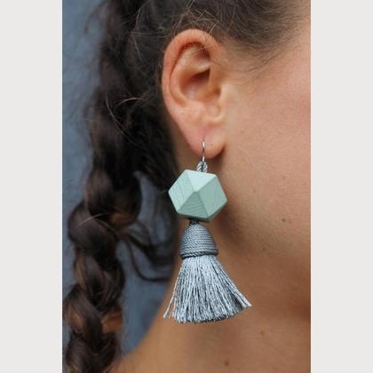 Ohrring Quaste "grey"