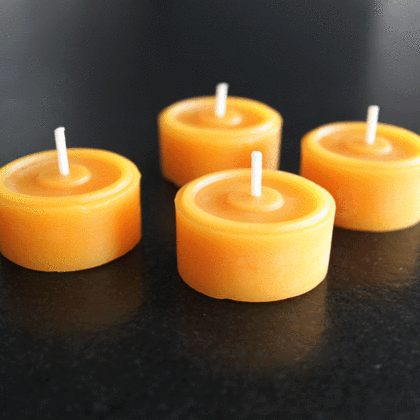 10 Teelichter aus Bienenwachs