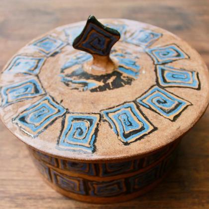 große Dose mit Deckel