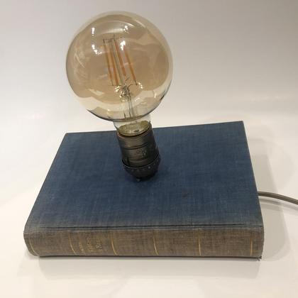 Bücherlampe - Im Westen nichts Neues