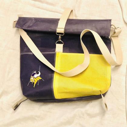 Upcycling - Rucksack/Umhängetasche - "Vienna Vikings" - Image 2