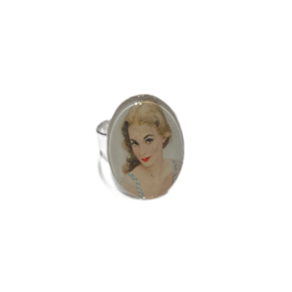 Ring Diva mit Schulterblick