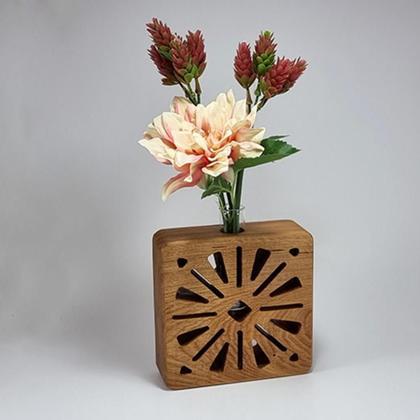 Vase "Quadrat durchbrochen" aus Holz