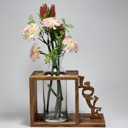 Vase mit Schriftzug "Love" aus Holz