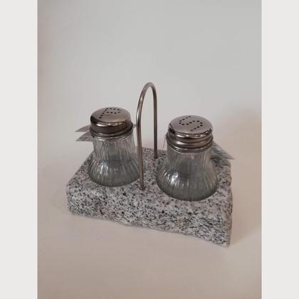 Salz u. Pfefferstreuer aus Granit