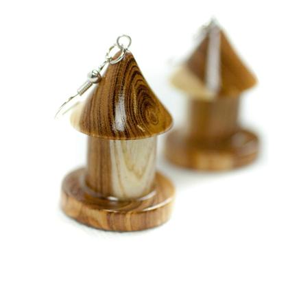 Ohrringe aus Goldregenholz