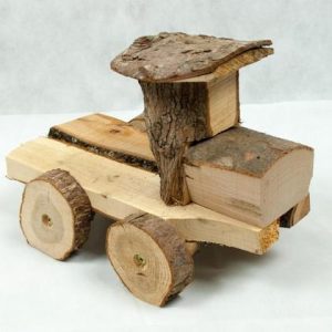 Holzstamm Deko Lastwagen