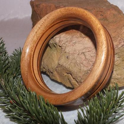 Armreifen aus 4 Holzarten