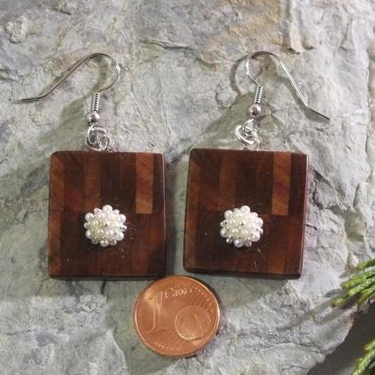 Ohrringe aus Zwetschke mit Blume aus Perlen - Image 3