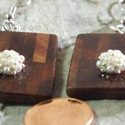 Ohrringe aus Zwetschke mit Blume aus Perlen - Image 2