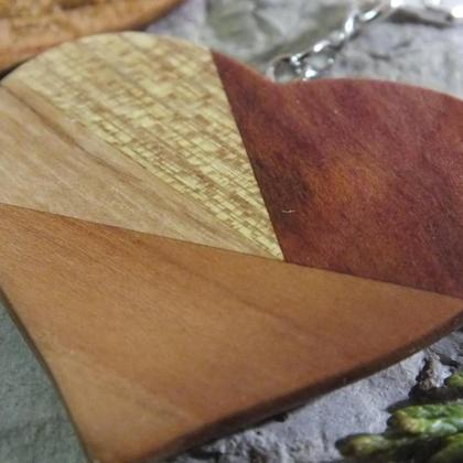 Ohrringe Herz aus 3 Holzarten mit Brisur versilbert - Image 3