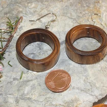 Ohrringe aus Goldregenholz