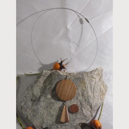 Collier mit Anhänger aus 3 Holzarten