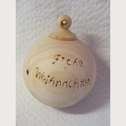 Christbaumkugel aus Lindenholz