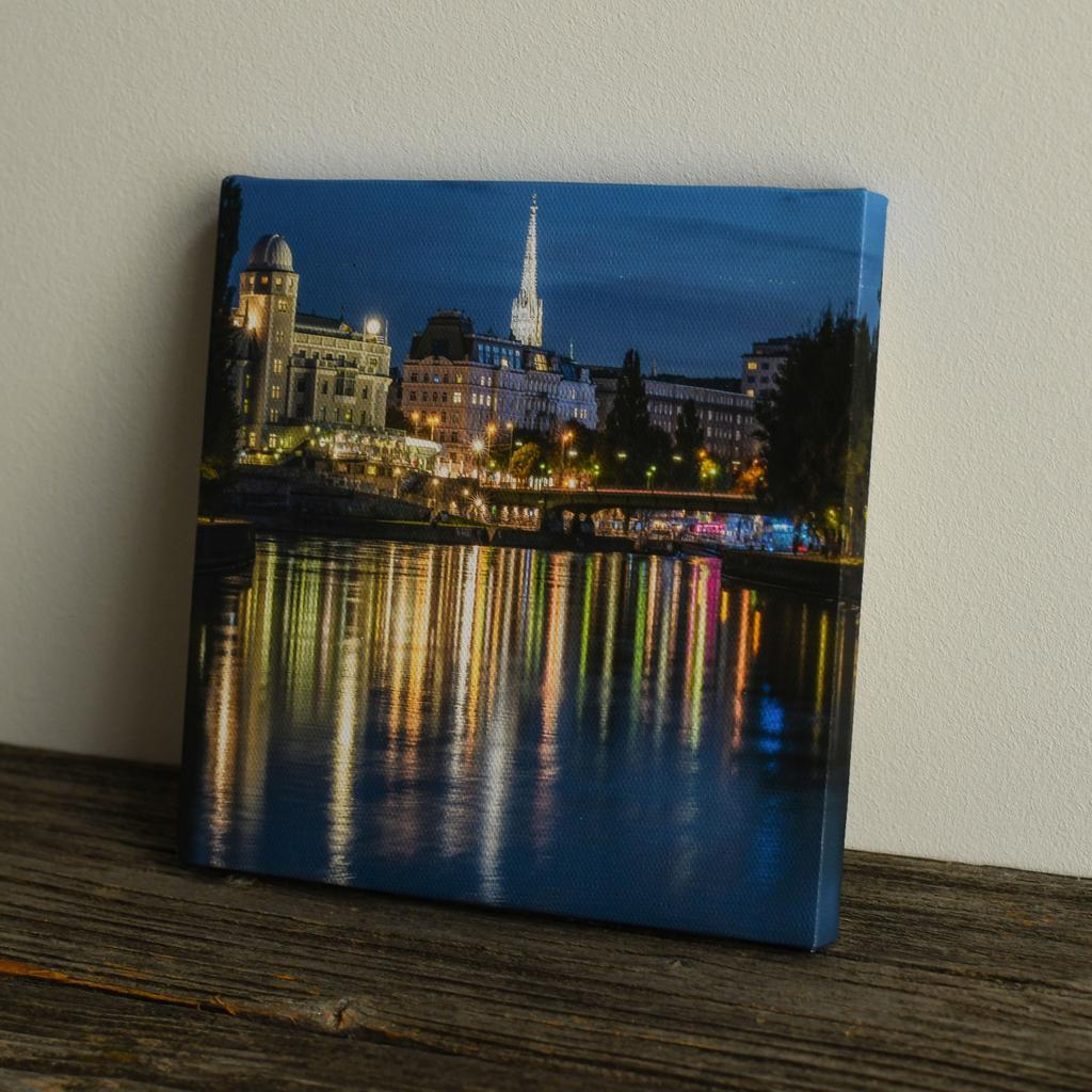 Foto auf Leinwand: "Donaukanal am Abend"