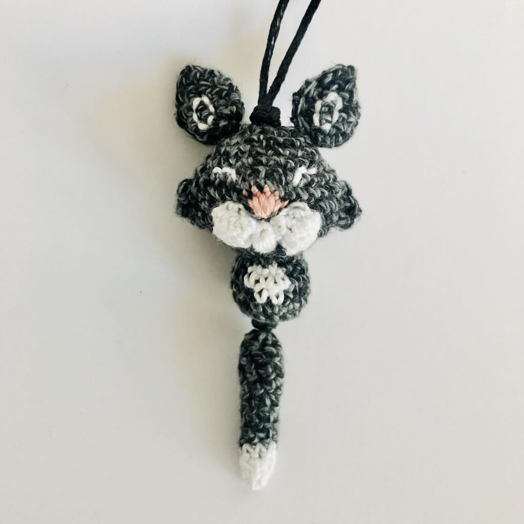 schwarz getigerte Katze