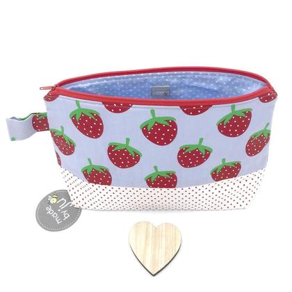 KOSMETIKTASCHE/NECESSAIRE - Erdbeeren blau