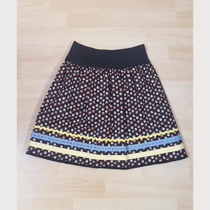 Kinderrock schwarz mit Bändern