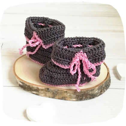 Babyschuhe gehäkelt anthrazit - rosa 0-3 Monate
