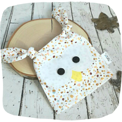 Eulenmütze weiß Gr. 50/56, bunte Farbklekse mit gold