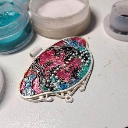 Frau mit Perlen, Halskette/Pendat. Cloisonne Emaille,Unikat - Image 4