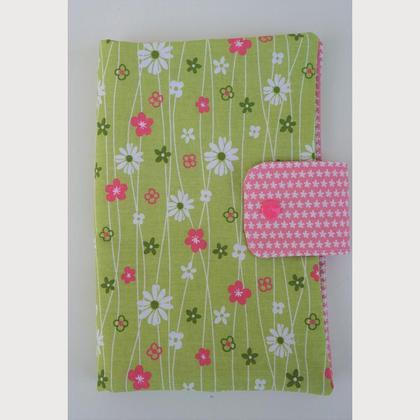 Windeltäschchen - grün mit Blumen