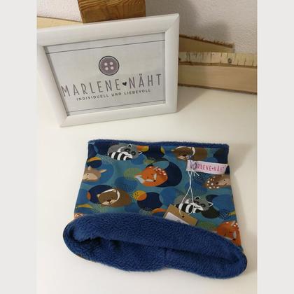 Loop in verschiedenen Blautönen mit zuckersüßen Waldtieren