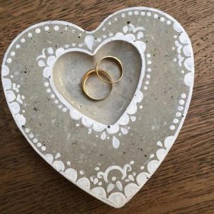 Betonschale in Herzform