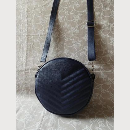 Stylische runde Handtasche in Nachtblau