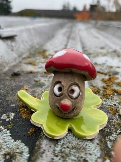 Glücksbringer Pilz auf Klee