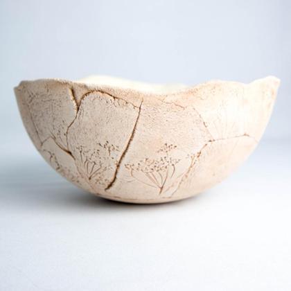 Keramikschüssel mit Pflanzen-Druckmuster