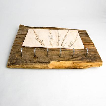 Altholz-Keramik Schlüsselbrett mit Gräsern - Image 3