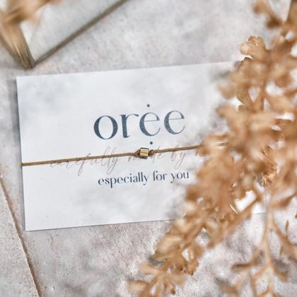 Braunes Armband mit Würfel