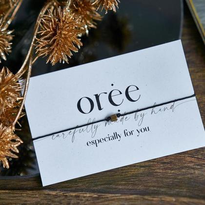 Schwarzes Armband mit Würfel