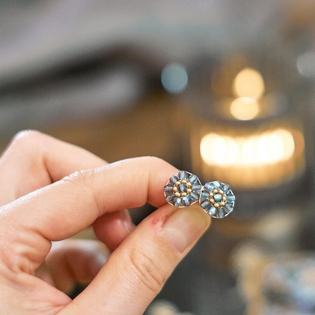 Ohrringe Modell Elise  in schimmerndem Blau