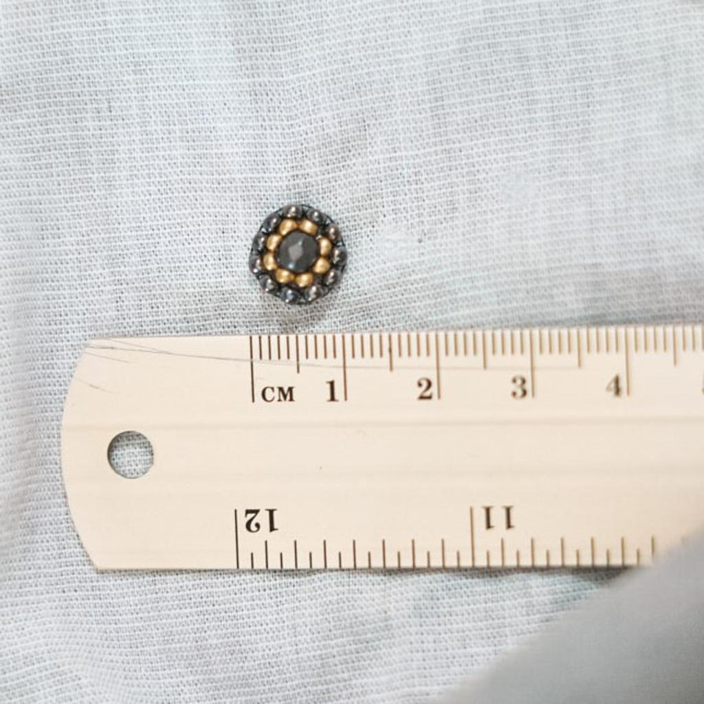 Perlenohrringe Modell Ines in Dunkelgrau und Gold - Image 3