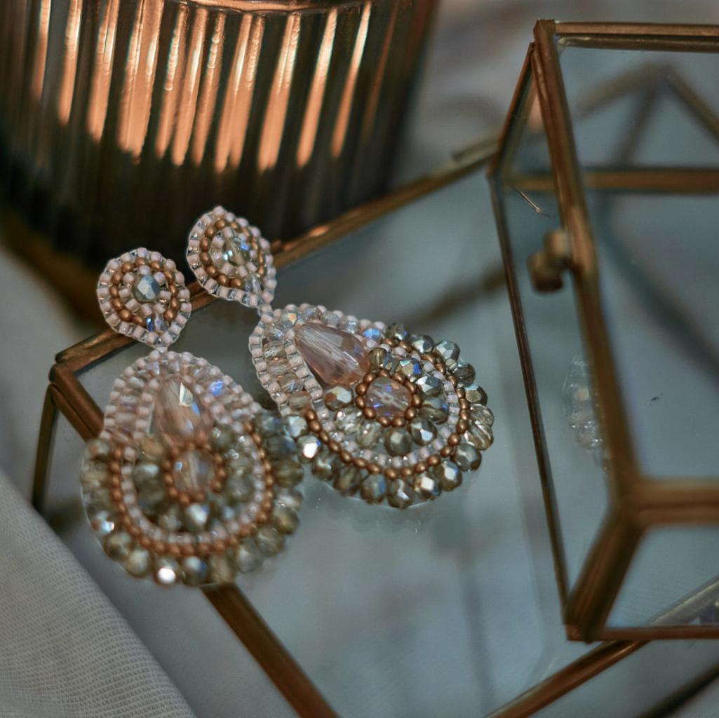 Perlenohrringe in Rosa und Gold - handgefertigt - Image 2