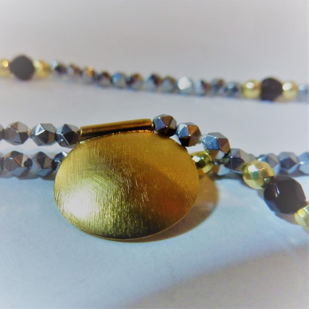 Granat - Zarte Kette mit eingearbeitetem Amulett