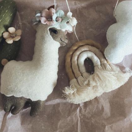 Makramee Regenbogen Mobile Alpaca Paula - Image 2