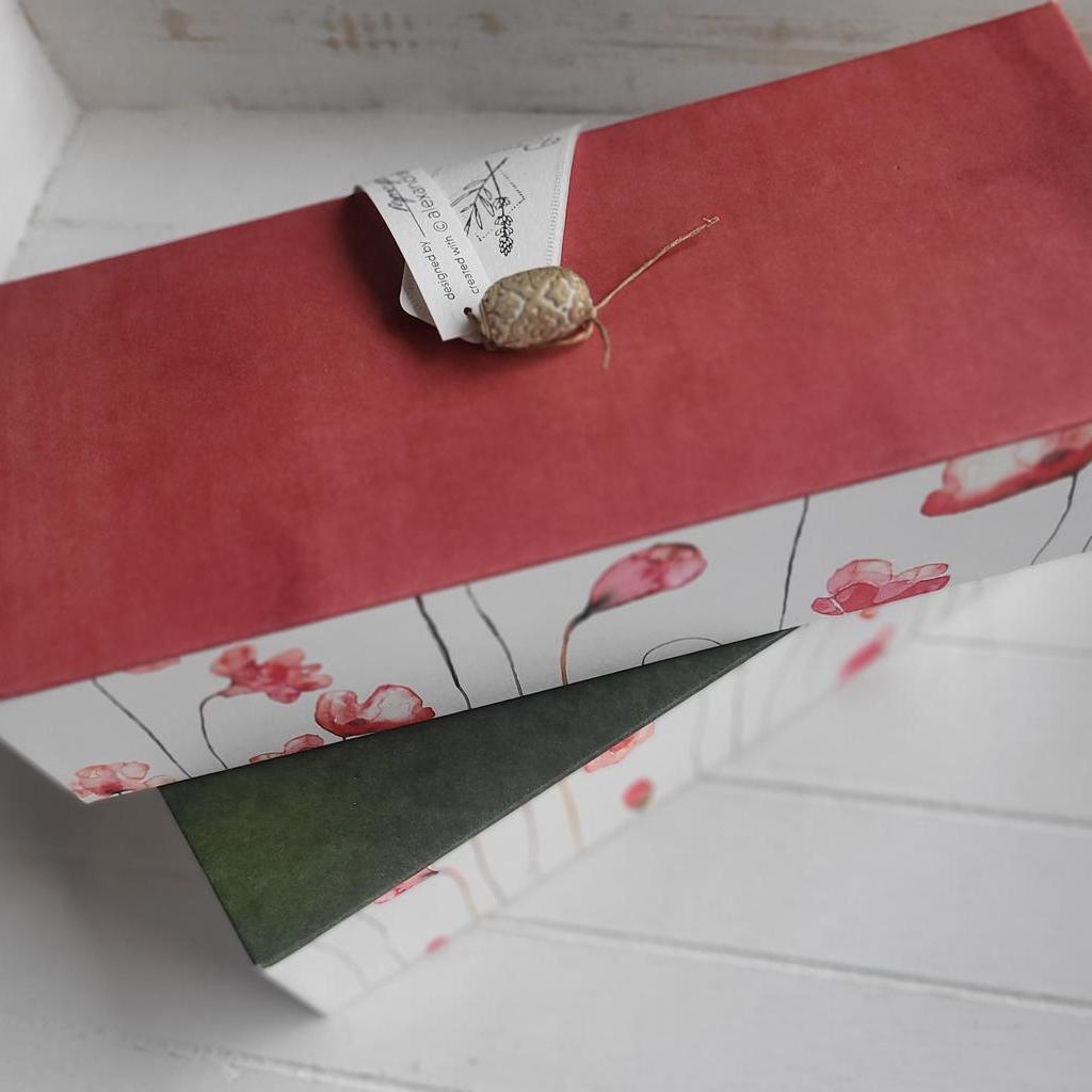 Geschenkschachtel mit rotem Deckel "Mohn"