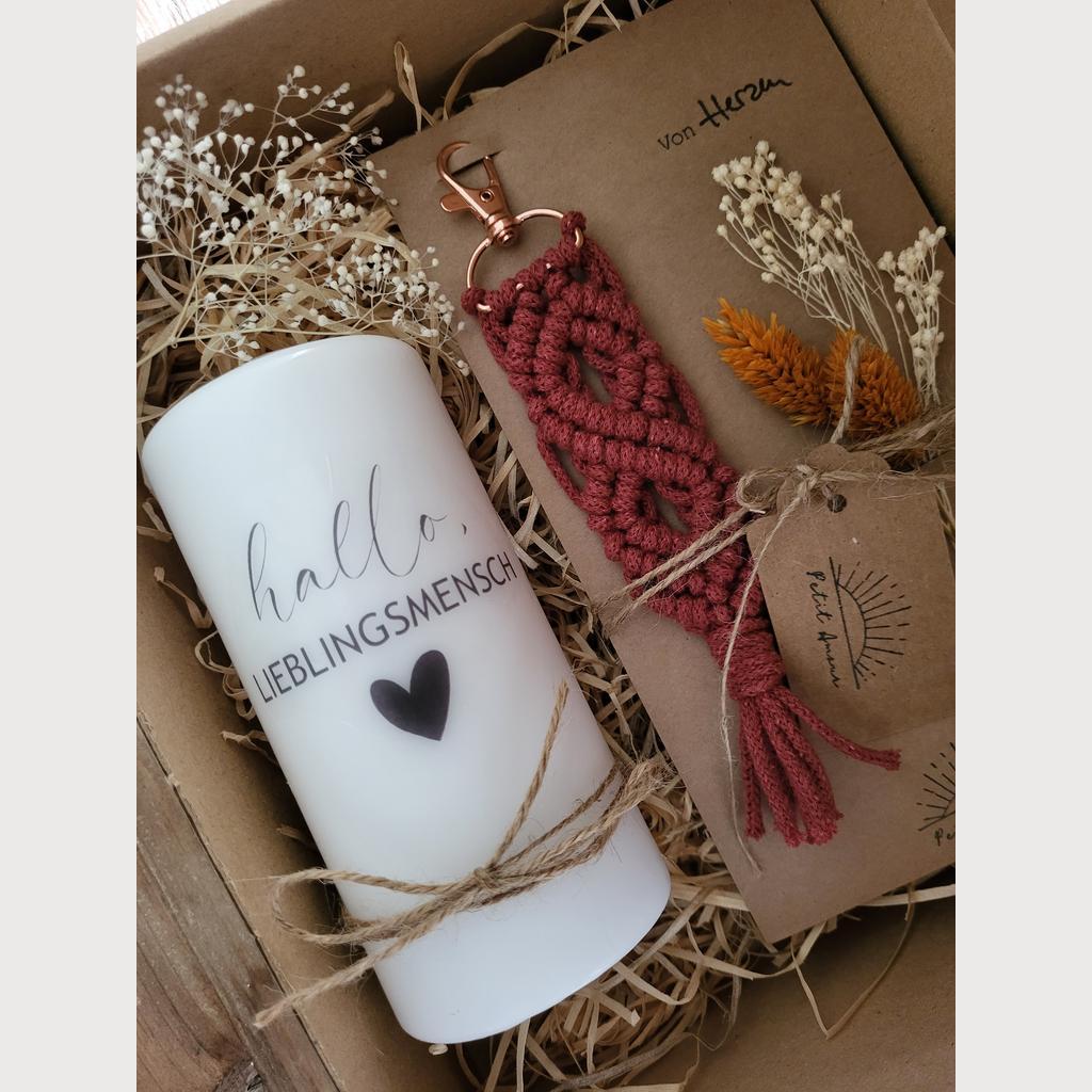 Geschenkbox Kerze und Makramee Schlüsselanhänger - Image 3