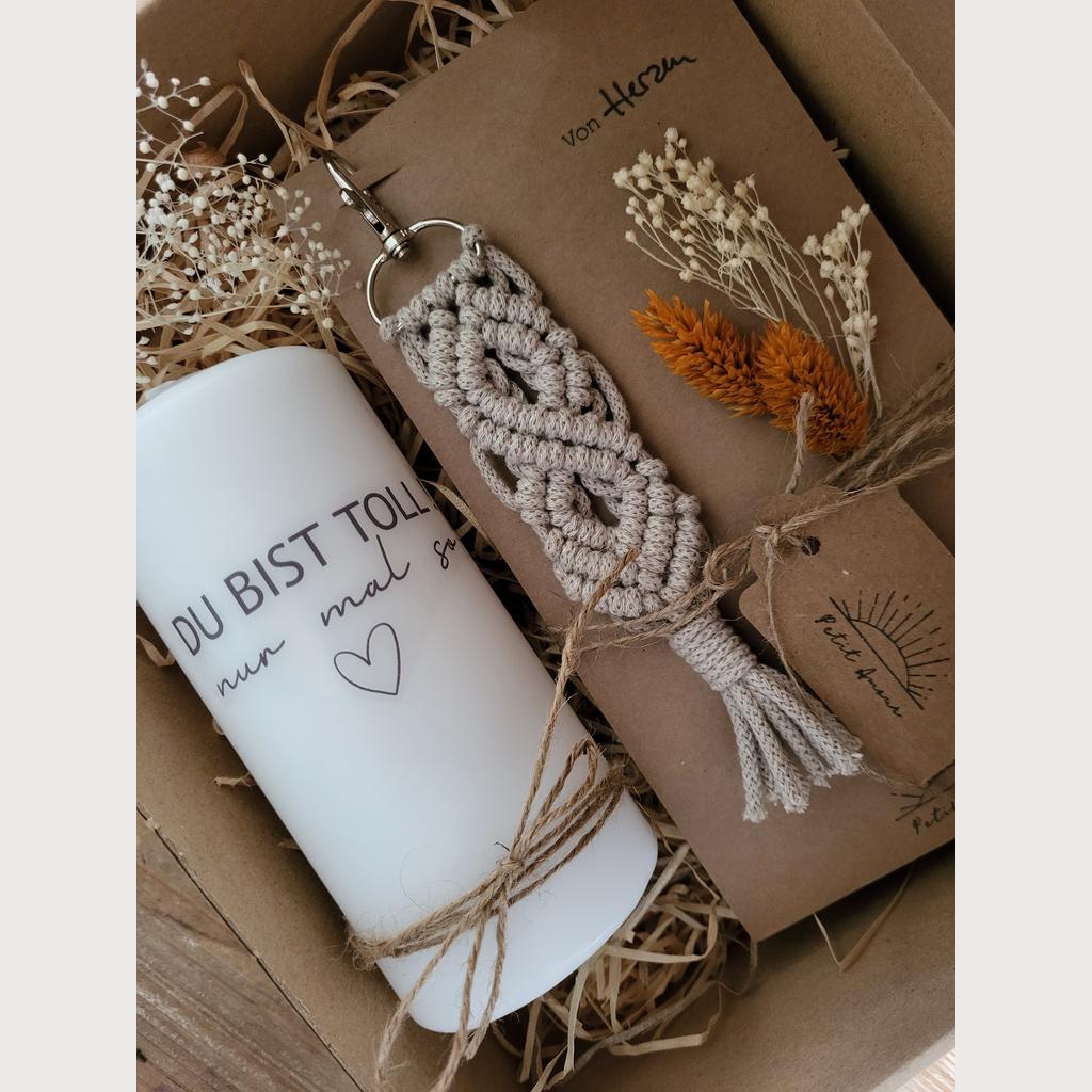Geschenkbox Kerze und Makramee Schlüsselanhänger - Image 2