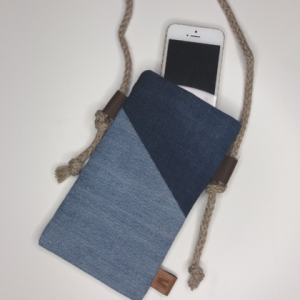 Handy- Umhängetasche aus recycelten Jeans