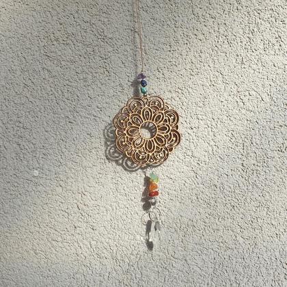 Chakra-Sonnenfänger 'Mandala-Flower' mit Regenbogenkristall - Image 2