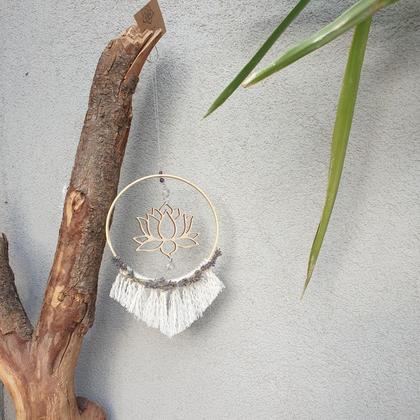 Lavendel MAKRAMEE *LOTUSFLOWER* mit Prismaglaskristall - Image 4