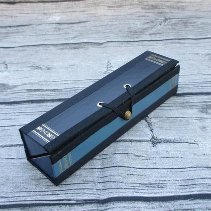 Etui aus Buchdeckeln - türkis-blau