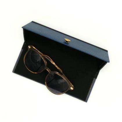 Dreieckiges Brillenetui aus Reader's Digest - petrol - Image 3