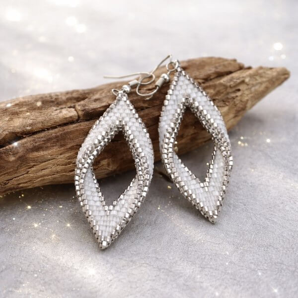 Silver Rhombus Glow - Ohrringe aus Miyukiperlen