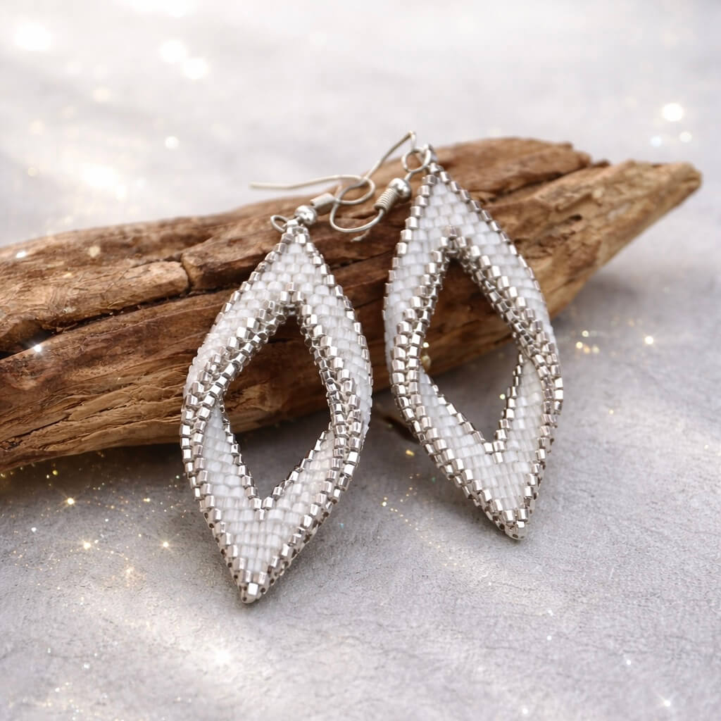 Silver Rhombus Glow - Ohrringe aus Miyukiperlen