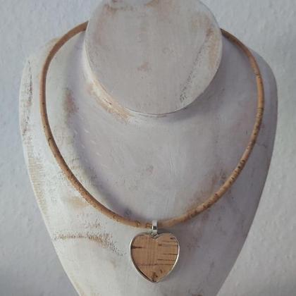 Halskette aus Kork - mit Herzanhänger